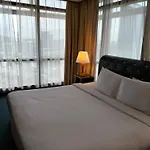 Holiday At Times Square Kl